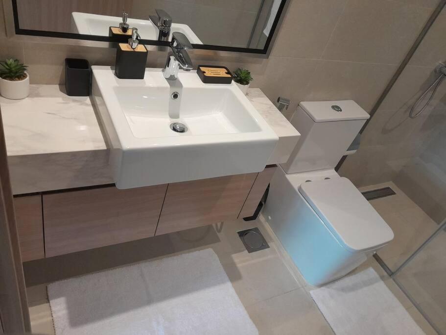Brand New & Luxuriously Furnished 1 Bedroom Dubai